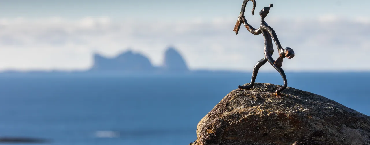 Lite skulptur i stor natur